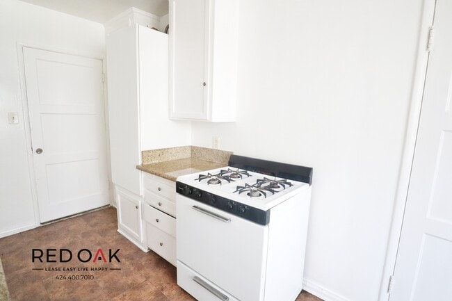 Building Photo - 1030 Menlo Ave