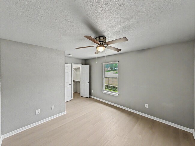 Building Photo - 703 W Garland St
