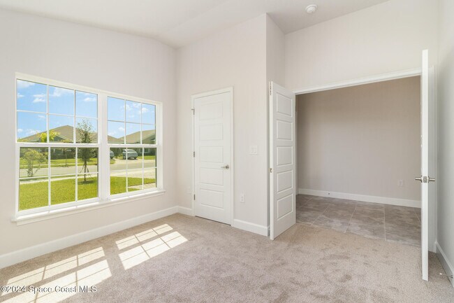 Building Photo - 1844 Middlebury Drive