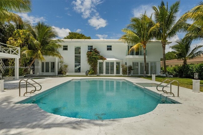 Building Photo - 610 Sabal Palm Rd