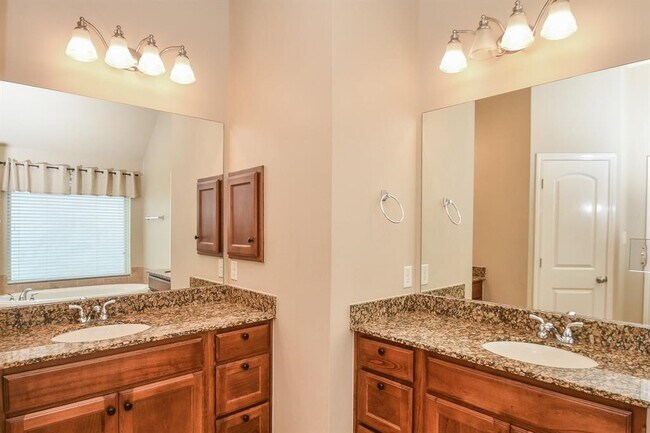 Building Photo - 11518 Elizabeth Brook Dr