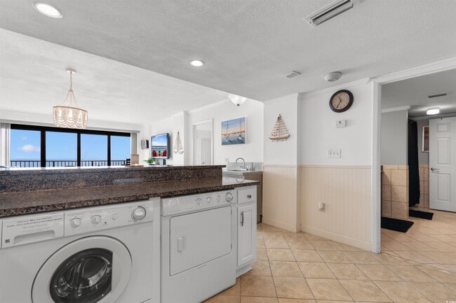 Building Photo - 2200 N Ocean Blvd