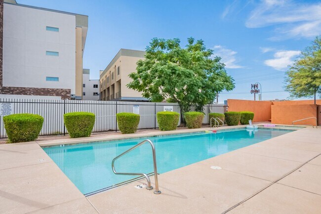 Building Photo - Walking Distance to ASU!