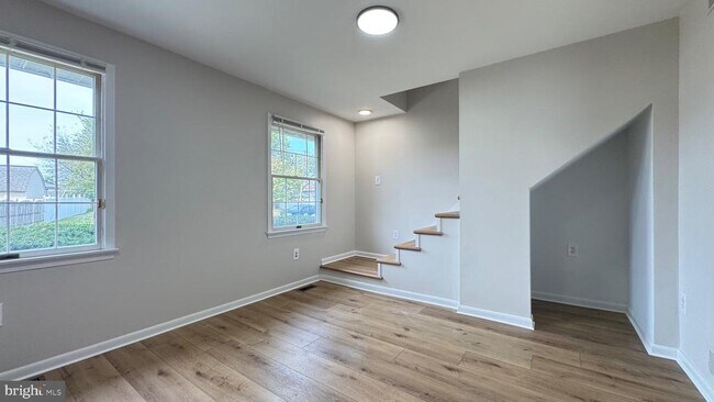 Building Photo - 815 W Wood Ave