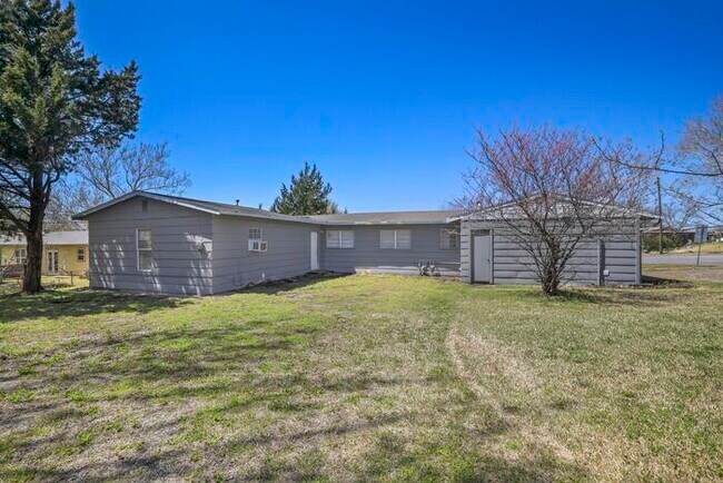 Building Photo - 62 Pershing Dr