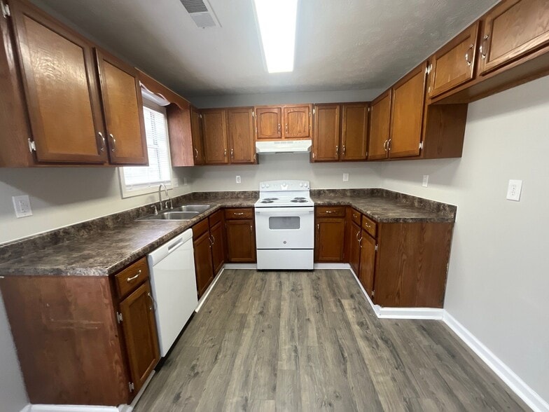 Building Photo - 197 Stratford Ln