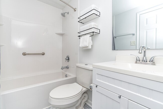 Building Photo - 1708 Ithaca Ln