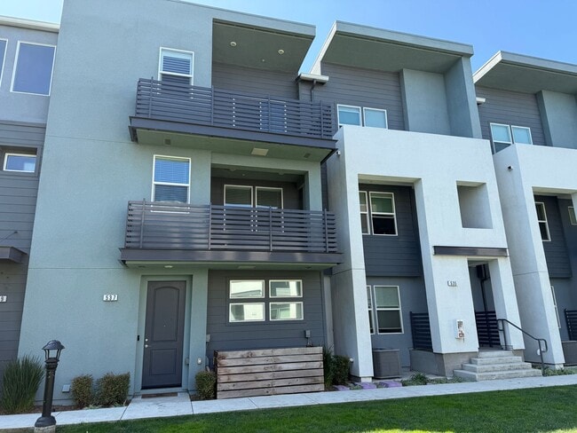 Primary Photo - Executive Milpitas Townhome