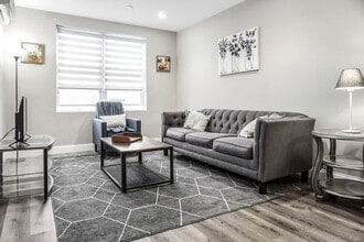 Building Photo - 140 Pearl St