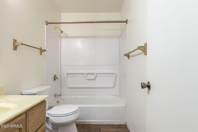 Building Photo - 4662 N 19th Ave