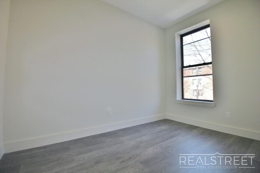 Building Photo - NEW & Spacious Modern 1 BED in Bed Stuy