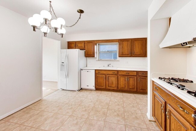 Building Photo - 8840 Keeler Ave