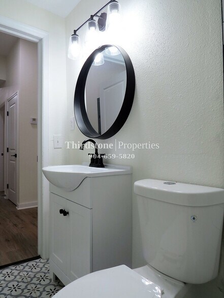 Building Photo - 2071 Southampton Rd