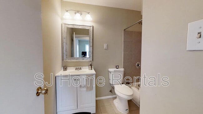 Building Photo - 47 Holstone Ln