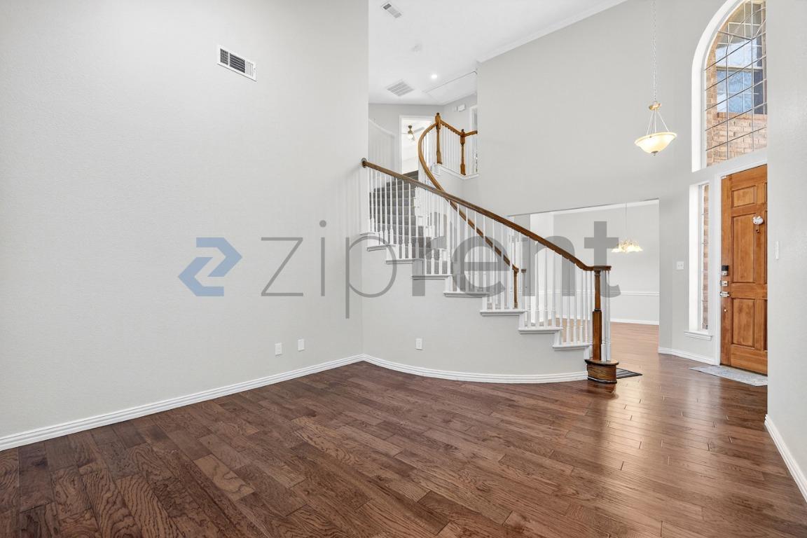 Building Photo - 909 Parker Dr