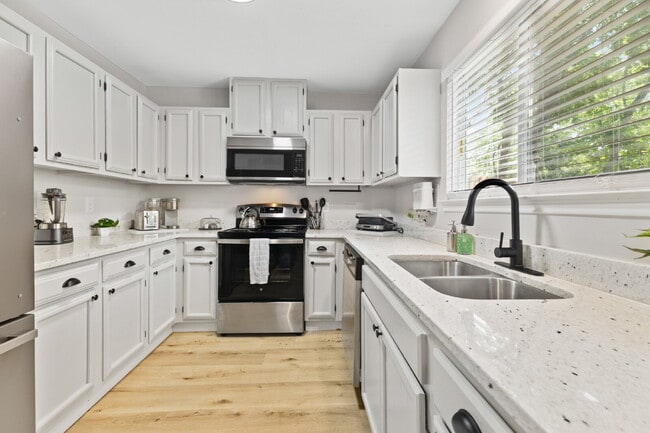 Building Photo - 5522 Allbrook