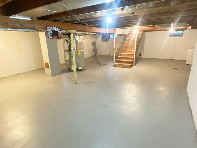 Building Photo - 2-Bedroom 1 Bath Ranch Style Home Near GD ...