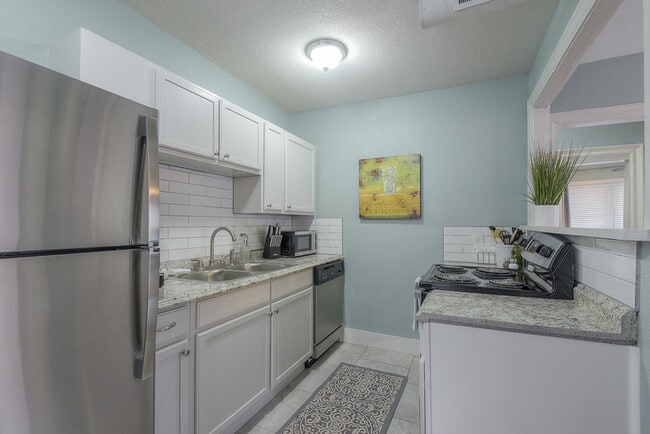 Building Photo - 722 W 37th St