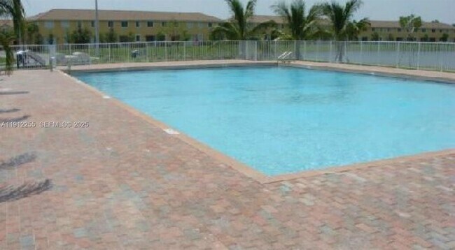 Building Photo - 1666 SE 27th Ct