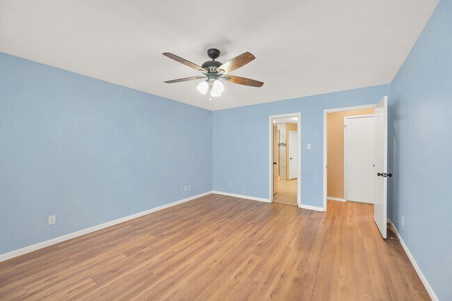 Building Photo - 18107 Shadow Valley Dr