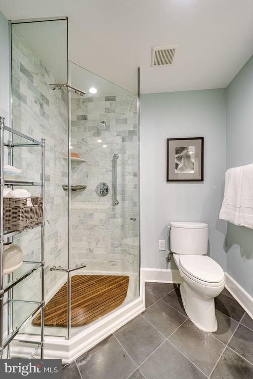 Building Photo - 910 Powhatan St