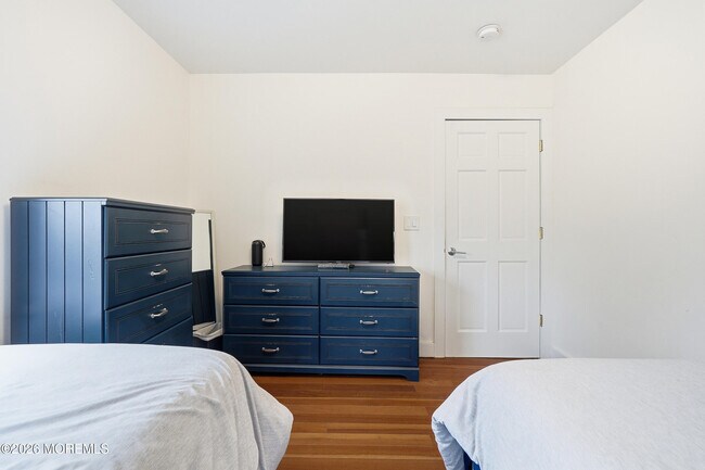 Building Photo - 505 Laurel Ave