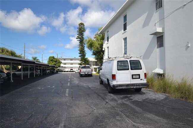 Building Photo - 2944 W Bay Dr