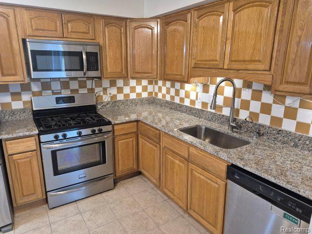 Building Photo - 41740 Aspen Dr