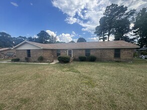 Building Photo - 1619 Leawood Dr