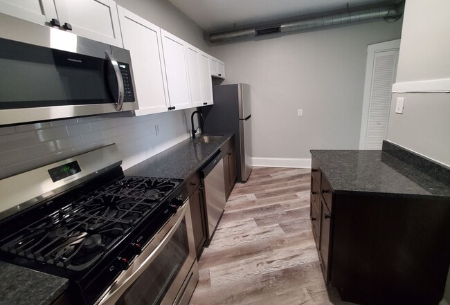 Building Photo - 4237 N Lincoln Ave