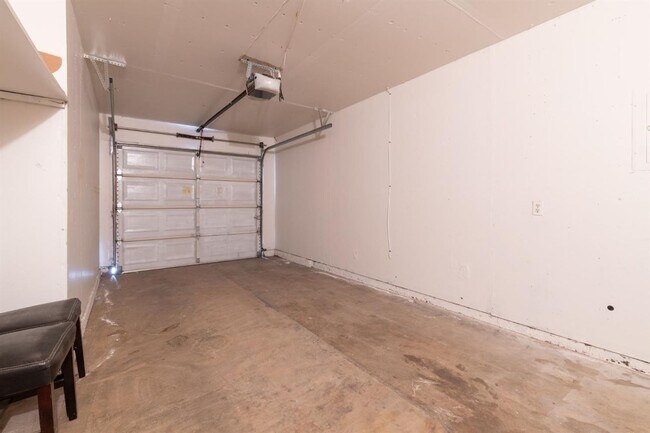 Building Photo - SAC T 4945