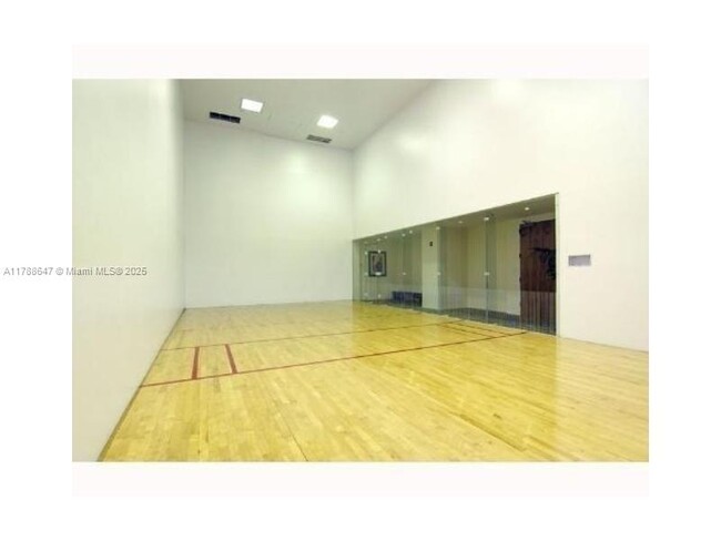 Building Photo - 1155 Brickell Bay Dr