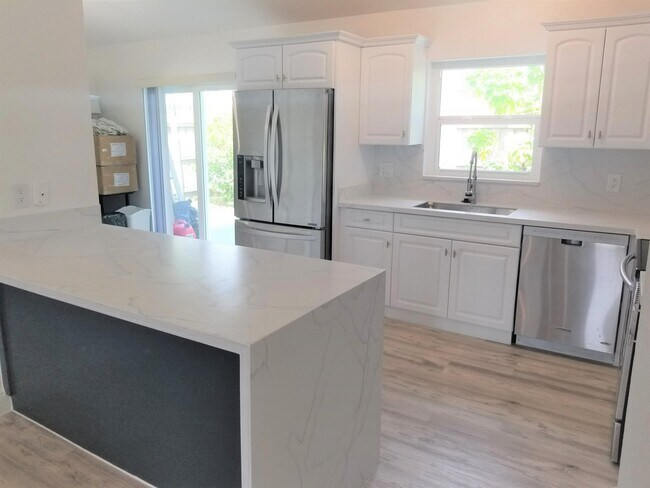 Building Photo - 14576 Sunset Pine Dr
