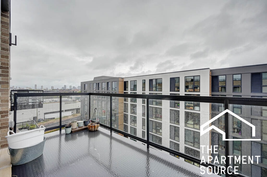 Building Photo - 1701 W Webster Ave