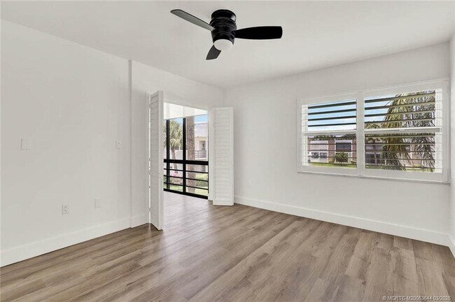 Building Photo - 1950 SW Palm City Rd