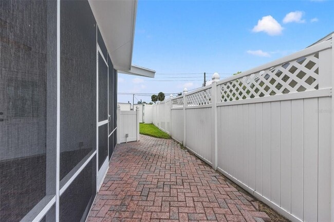 Building Photo - 4000 14th Way NE