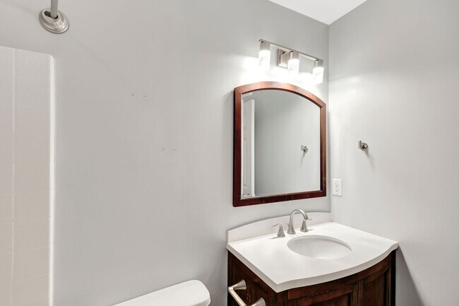 Building Photo - Beautiful Home in The Hamlets