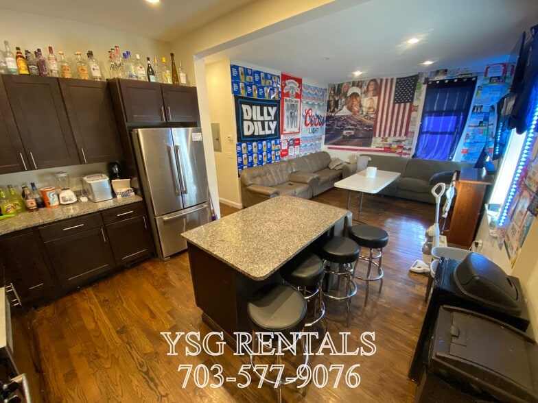 Building Photo - 19 Lambert Ave