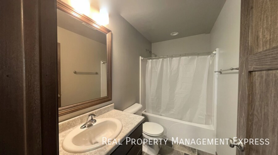 Building Photo - Modern 3 Bed, 2.5 Bath with Loft | Located in Southeast Sioux Falls