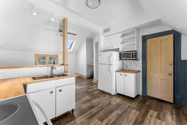 Kitchen - 2559 Aldrich Ave S