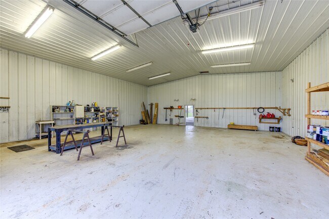 Building Photo - 1712 Lynn Rd