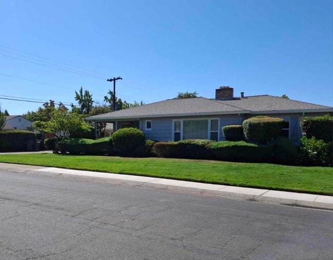 Building Photo - SHOWINGS: MONDAY, 10/20* WEDNESDAY, 10/22*...