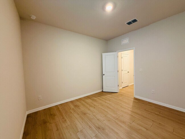 Building Photo - New build -  Be the 1st to move into this 4 bedroom home in Parish!