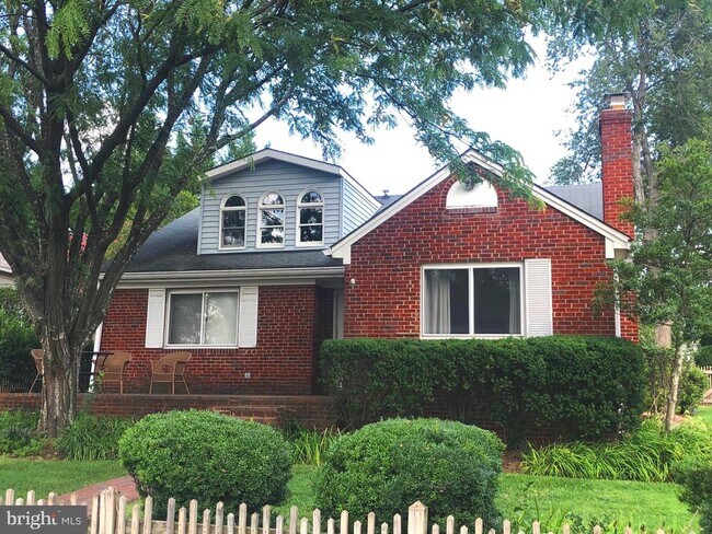 Building Photo - 2101 N Nottingham St