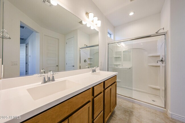 Building Photo - 8734 W Pasadena Ave