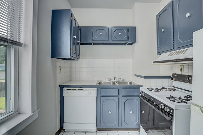 Building Photo - 3036 Urwiler Ave