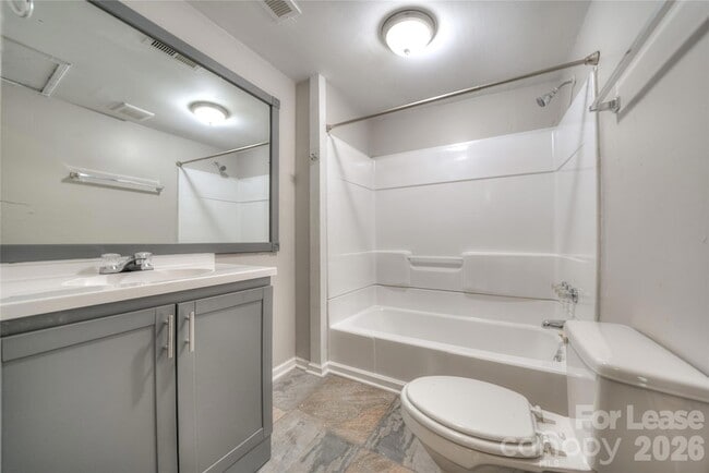 Building Photo - 620 N Moran St