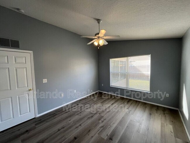 Building Photo - 2304 Hickory Pine St