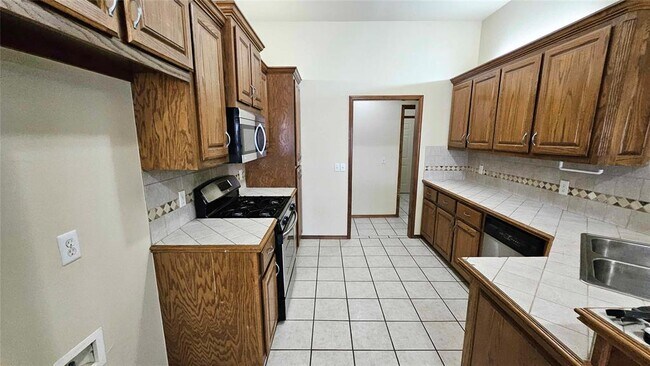 Building Photo - 417 E Plantation Terrace