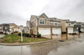 Building Photo - Corner Lot Townhome on Cul-de-sac